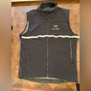 Arc'teryx Men's Dark Gray Vest